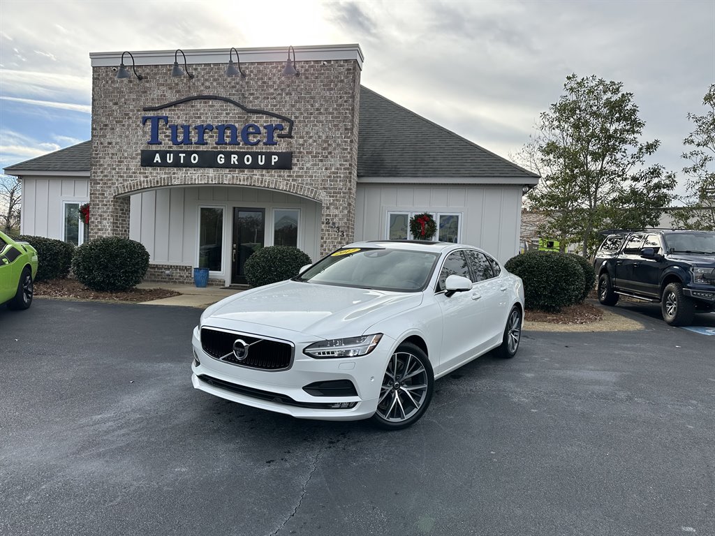 2017 Volvo S90 Momentum's photo