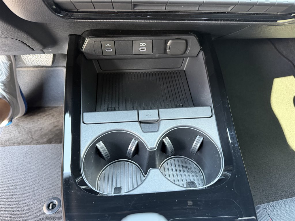 2024 Toyota Prius Prime SE - Photo 15