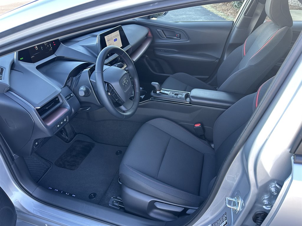 2024 Toyota Prius Prime SE - Photo 11