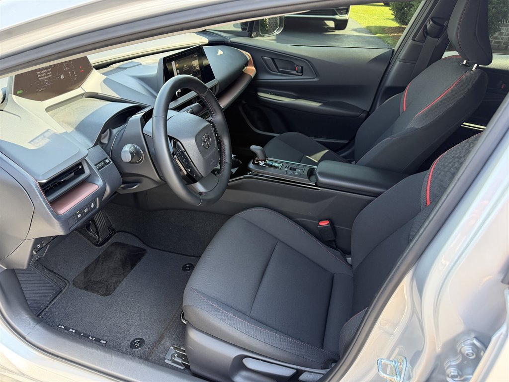2024 Toyota Prius Prime SE - Photo 10