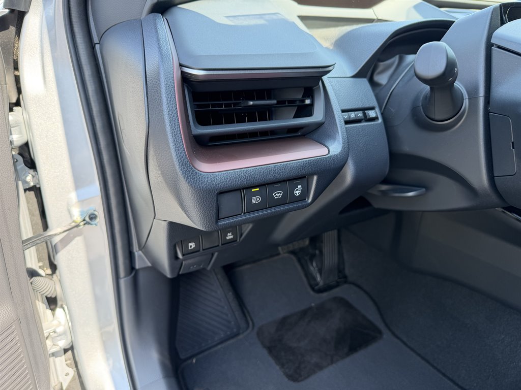 2024 Toyota Prius Prime SE - Photo 13