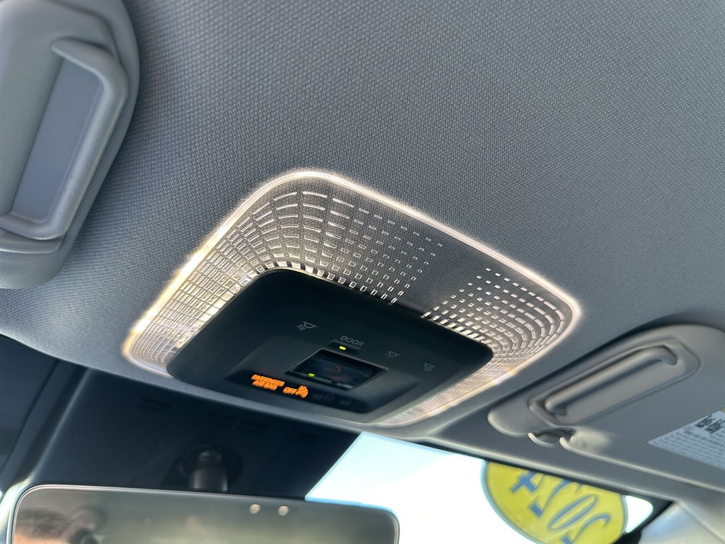 2024 Toyota Prius Prime SE - Photo 24