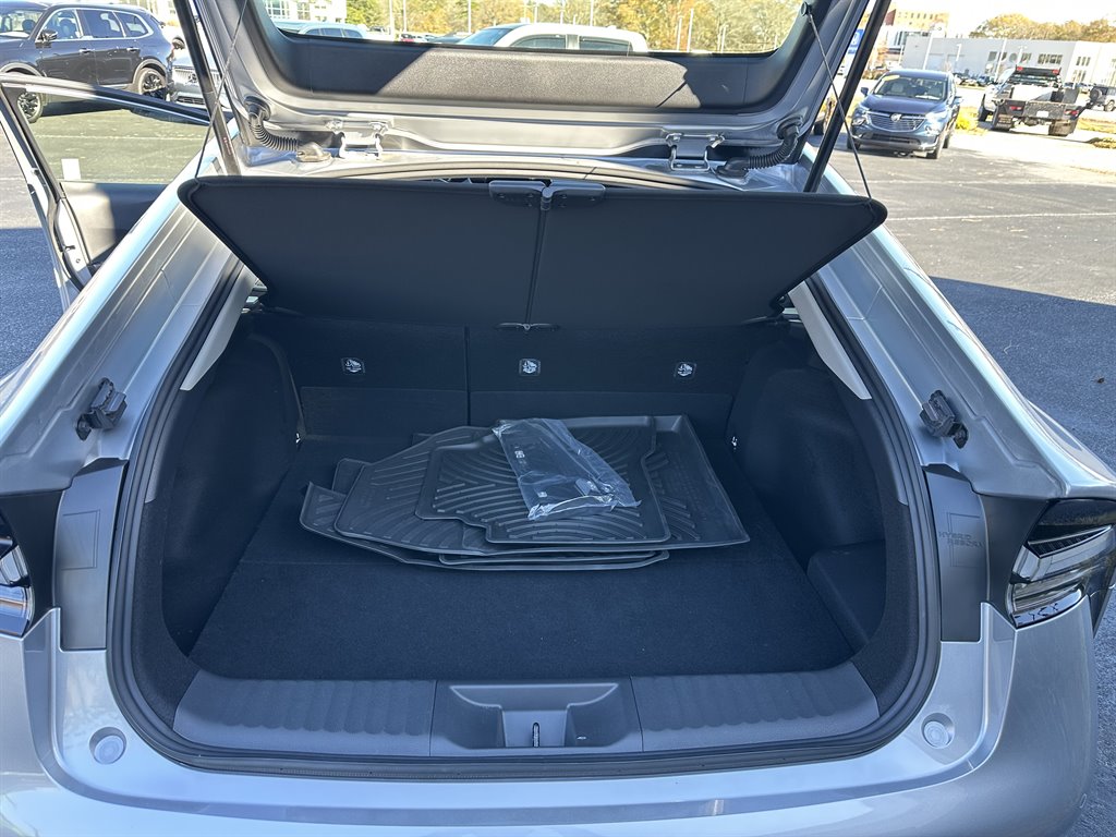 2024 Toyota Prius Prime SE - Photo 13